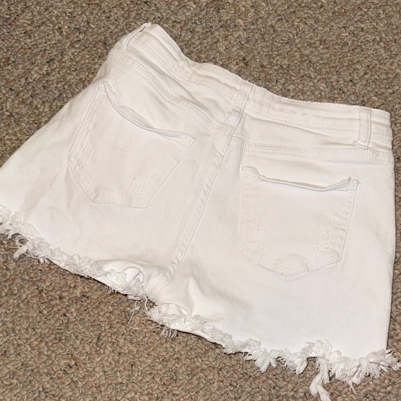 Stylish White Distressed Jean Shorts - Picture 3 of 3